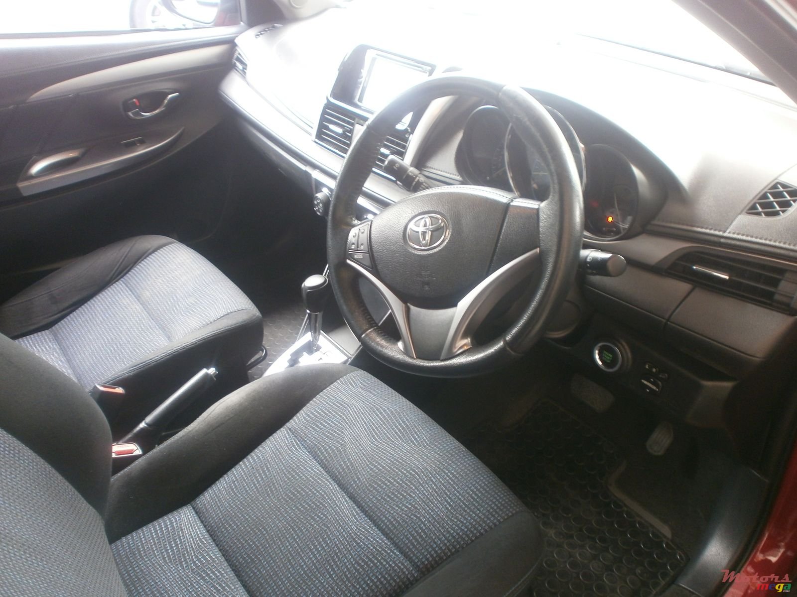 2015' Toyota Yaris photo #4