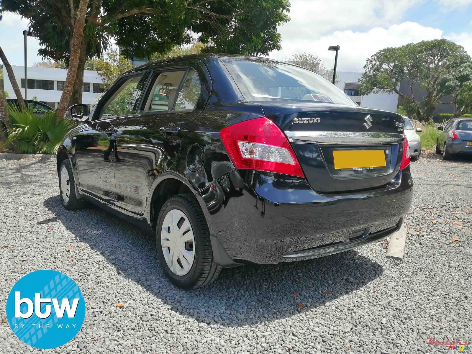 2014' Suzuki Swift Dzire photo #2