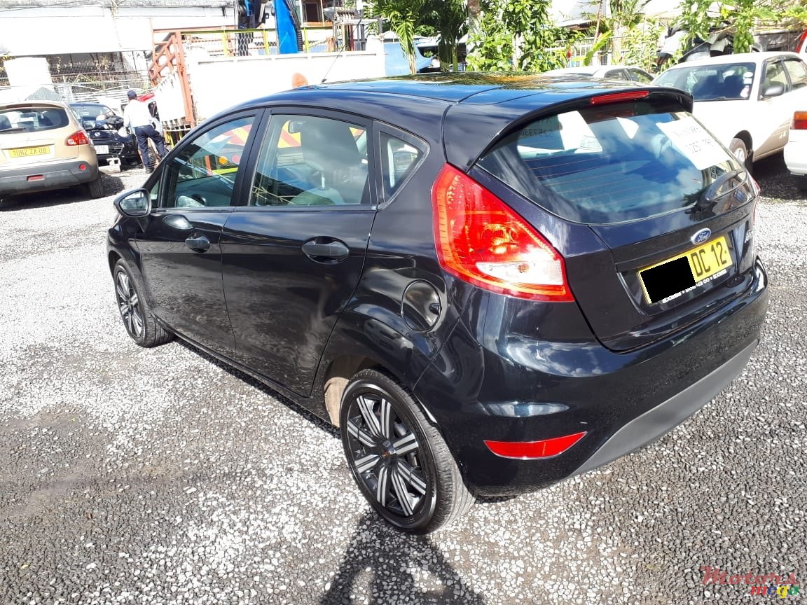 2012' Ford Fiesta photo #2
