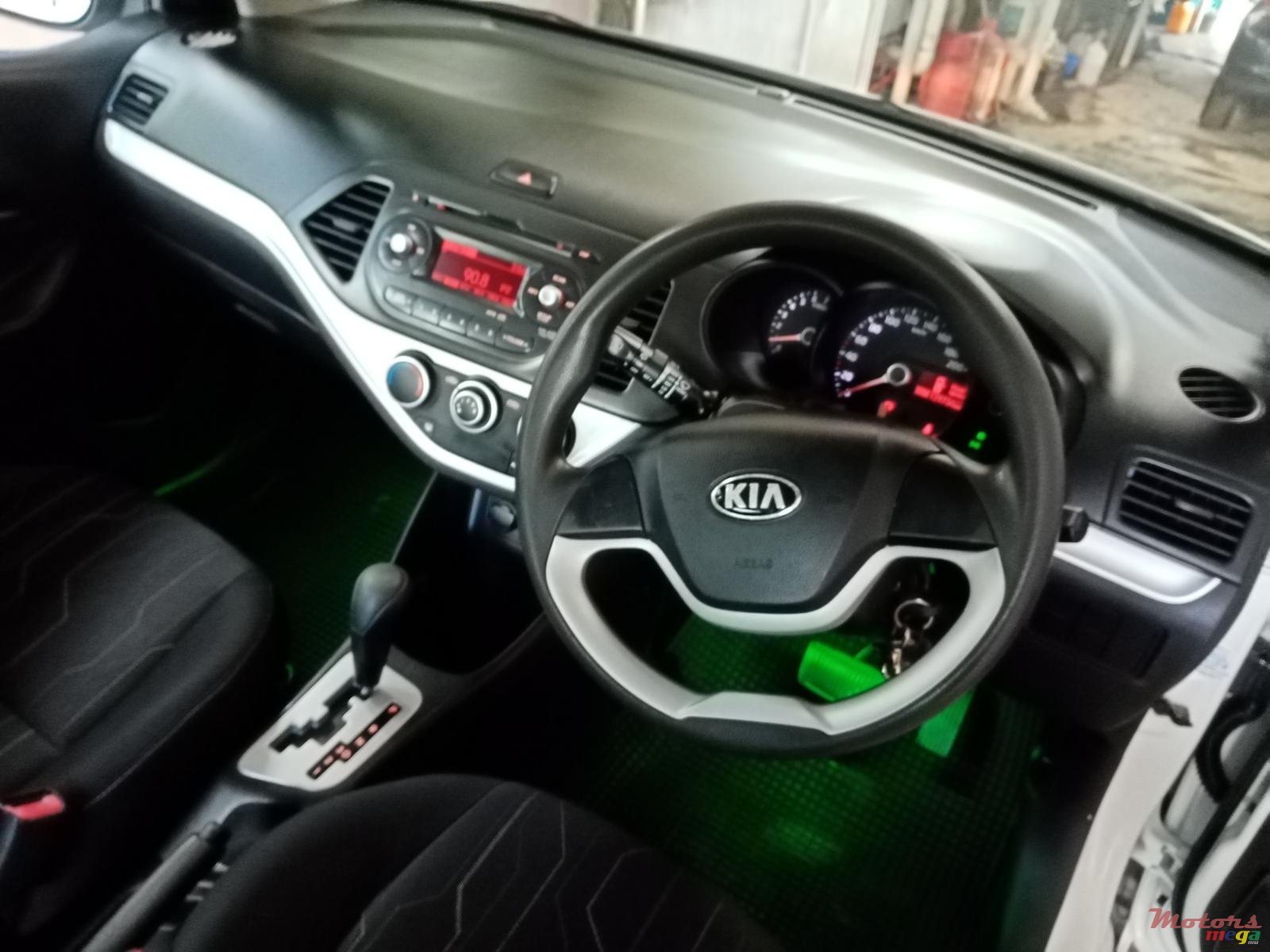 2012' Kia Picanto Automatic photo #5