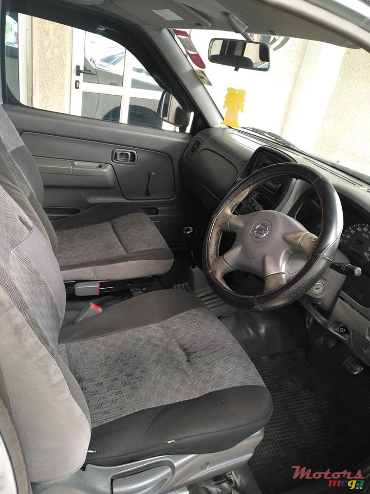 2008' Nissan Navara photo #5