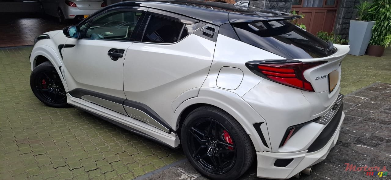 2021' Toyota C-HR photo #3