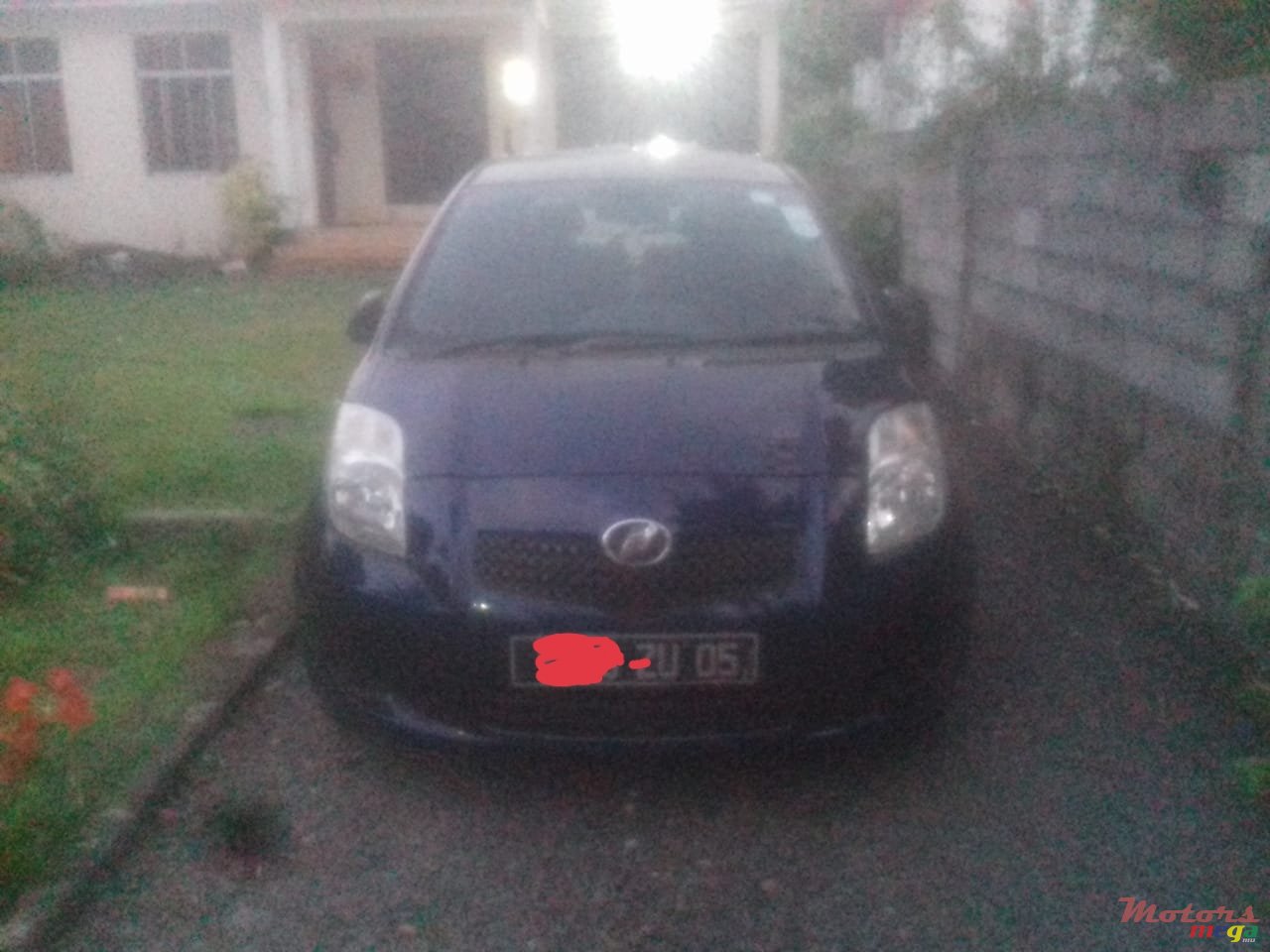 2005' Toyota Vitz photo #1