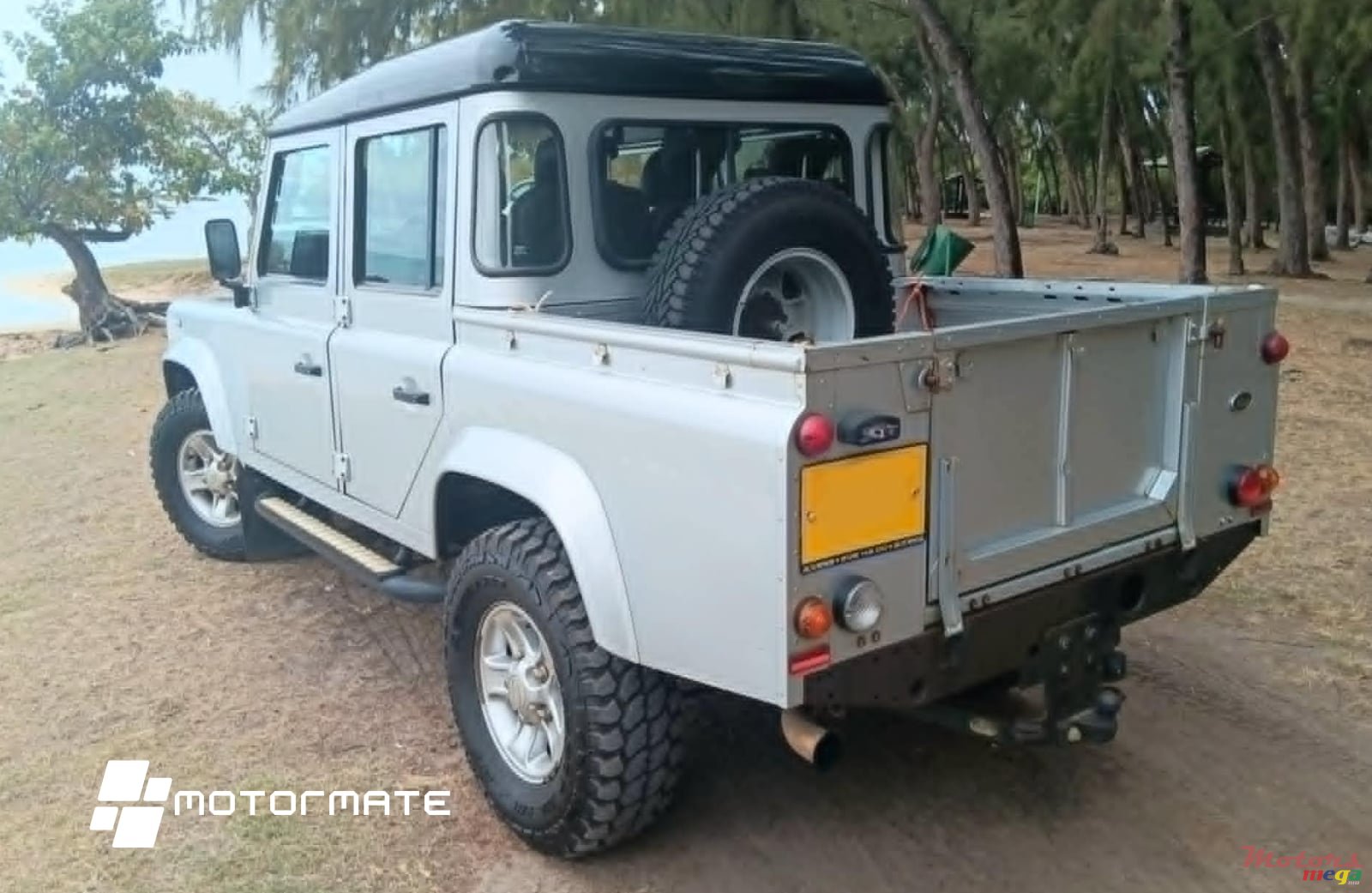 2015' Land Rover Defender 110 photo #3