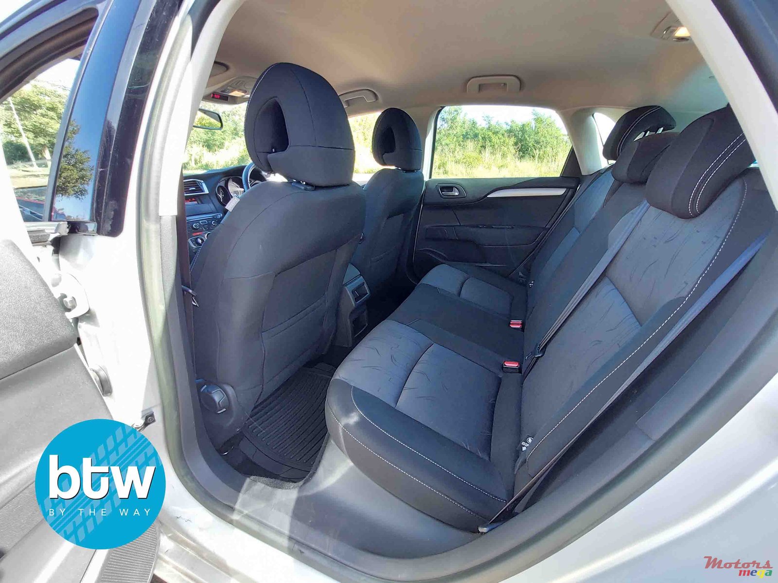 2014' Citroen C4 photo #5