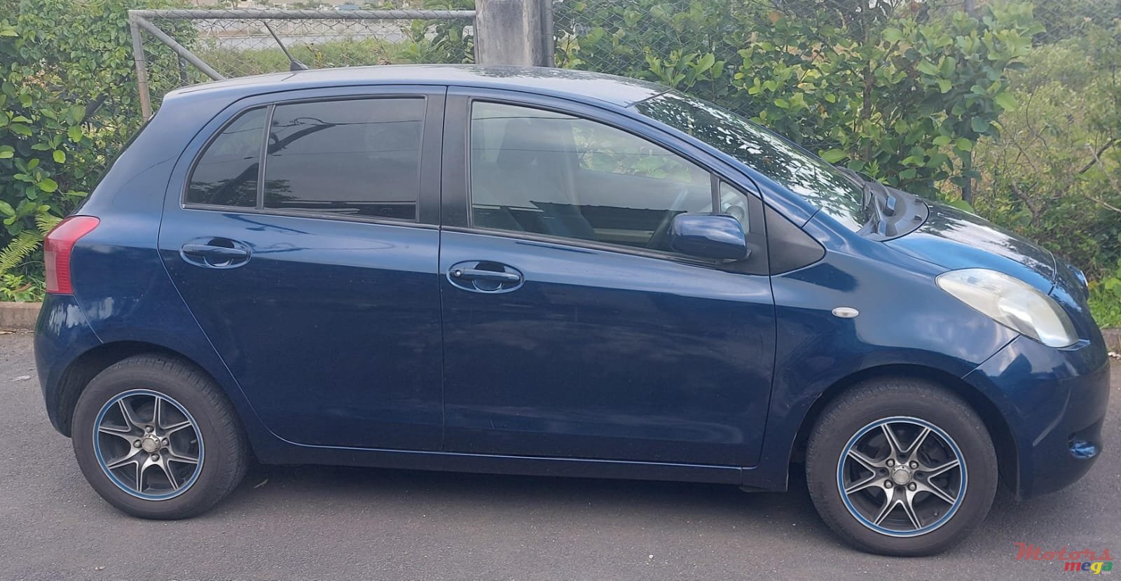 2006' Toyota Vitz photo #3