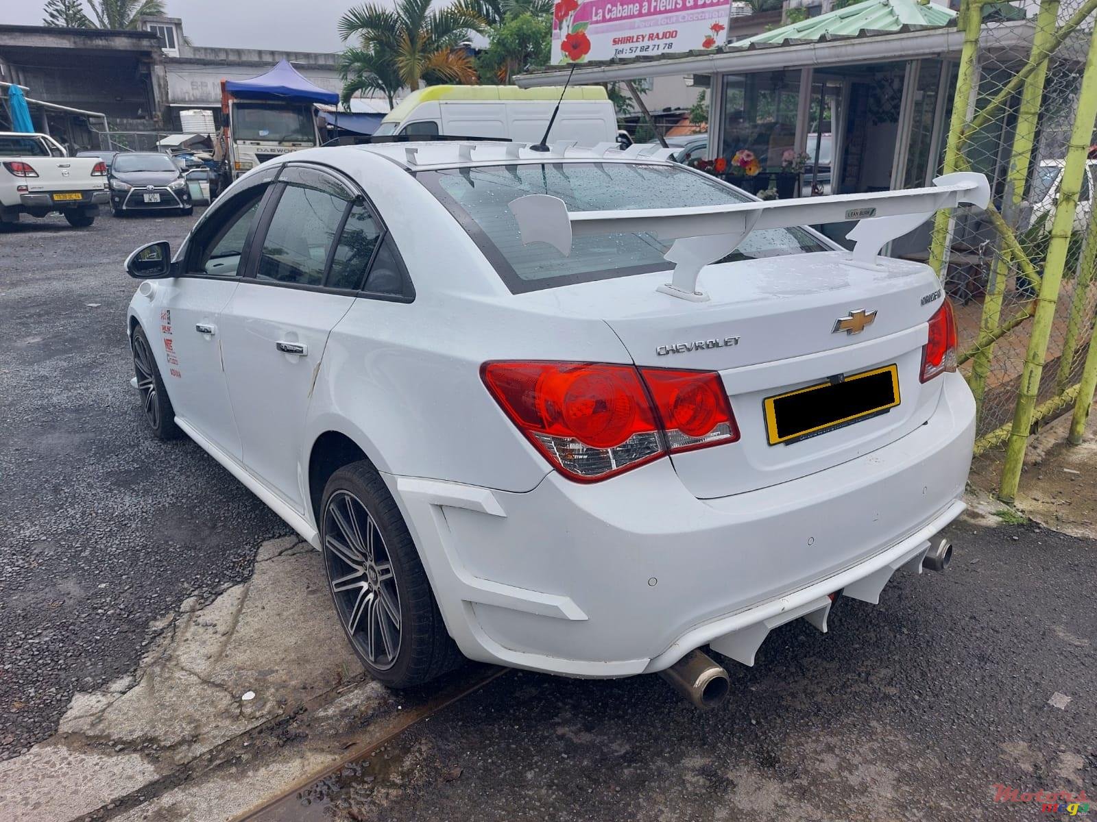 2010' Chevrolet Cruze photo #3
