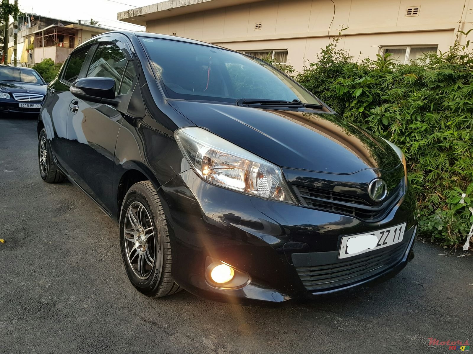 2011' Toyota Vitz 1300 photo #1