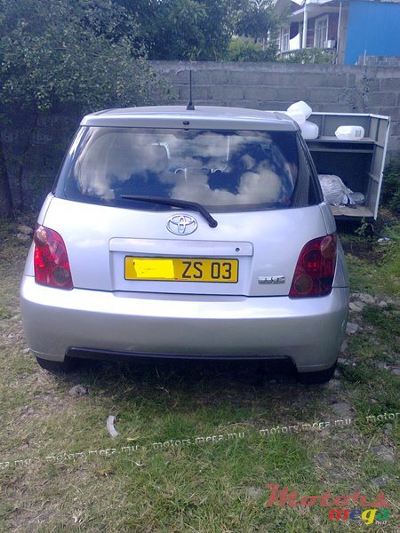 2003' Toyota I S T photo #3