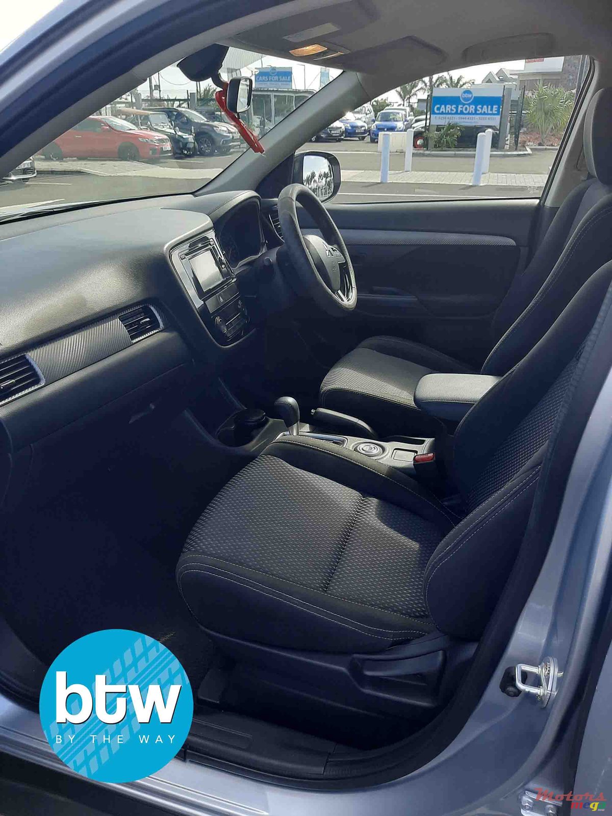 2016' Mitsubishi Outlander photo #5