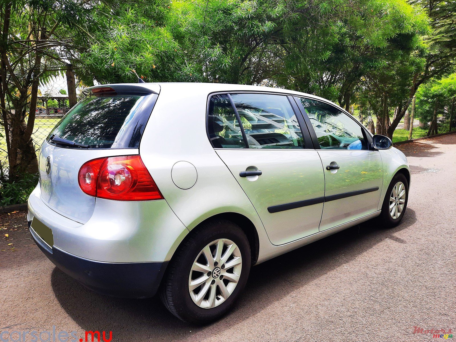 2009' Volkswagen Golf 1.4 Hatchback photo #2