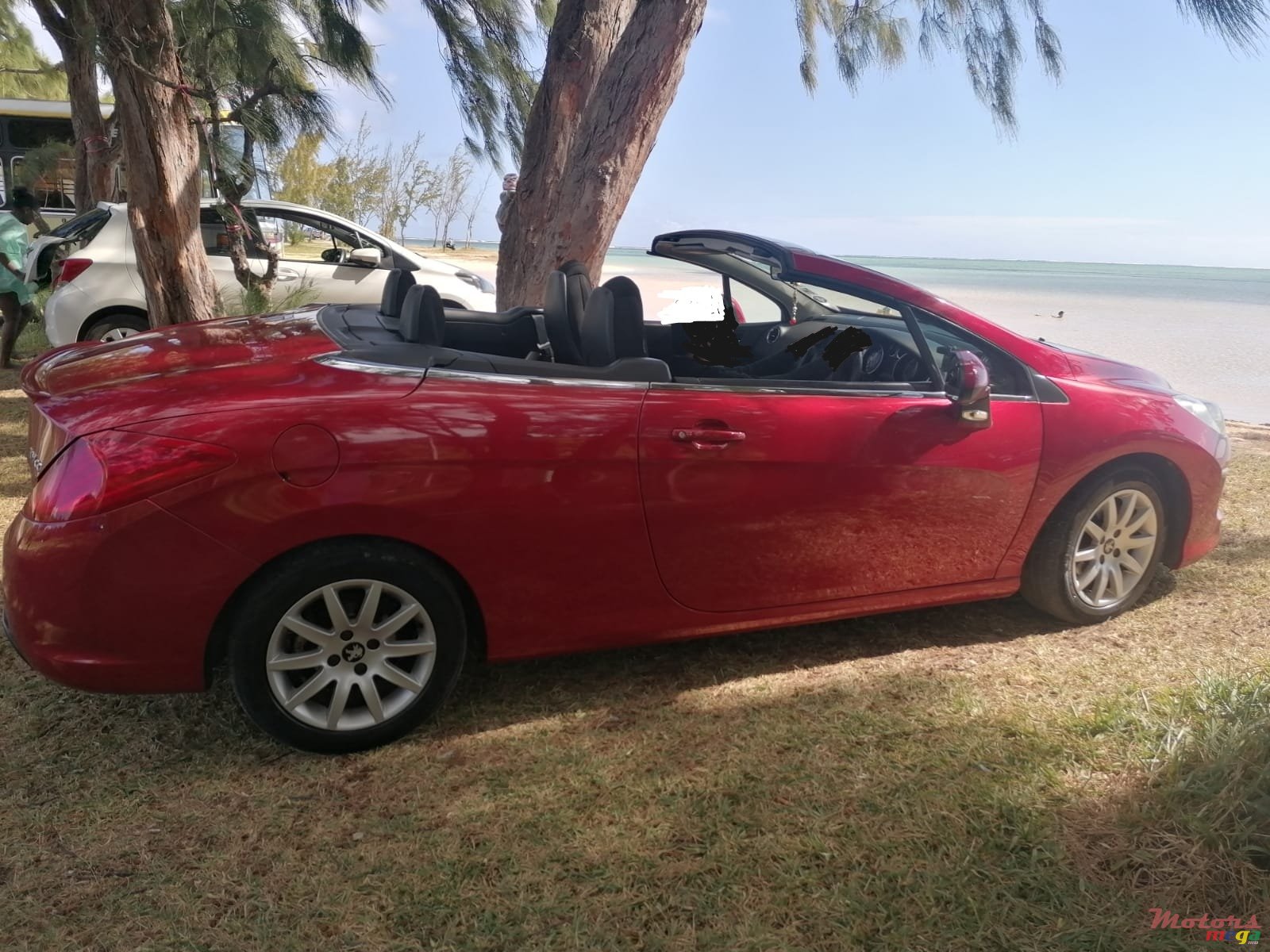 2012' Peugeot 308 Convertible Hardtop photo #1