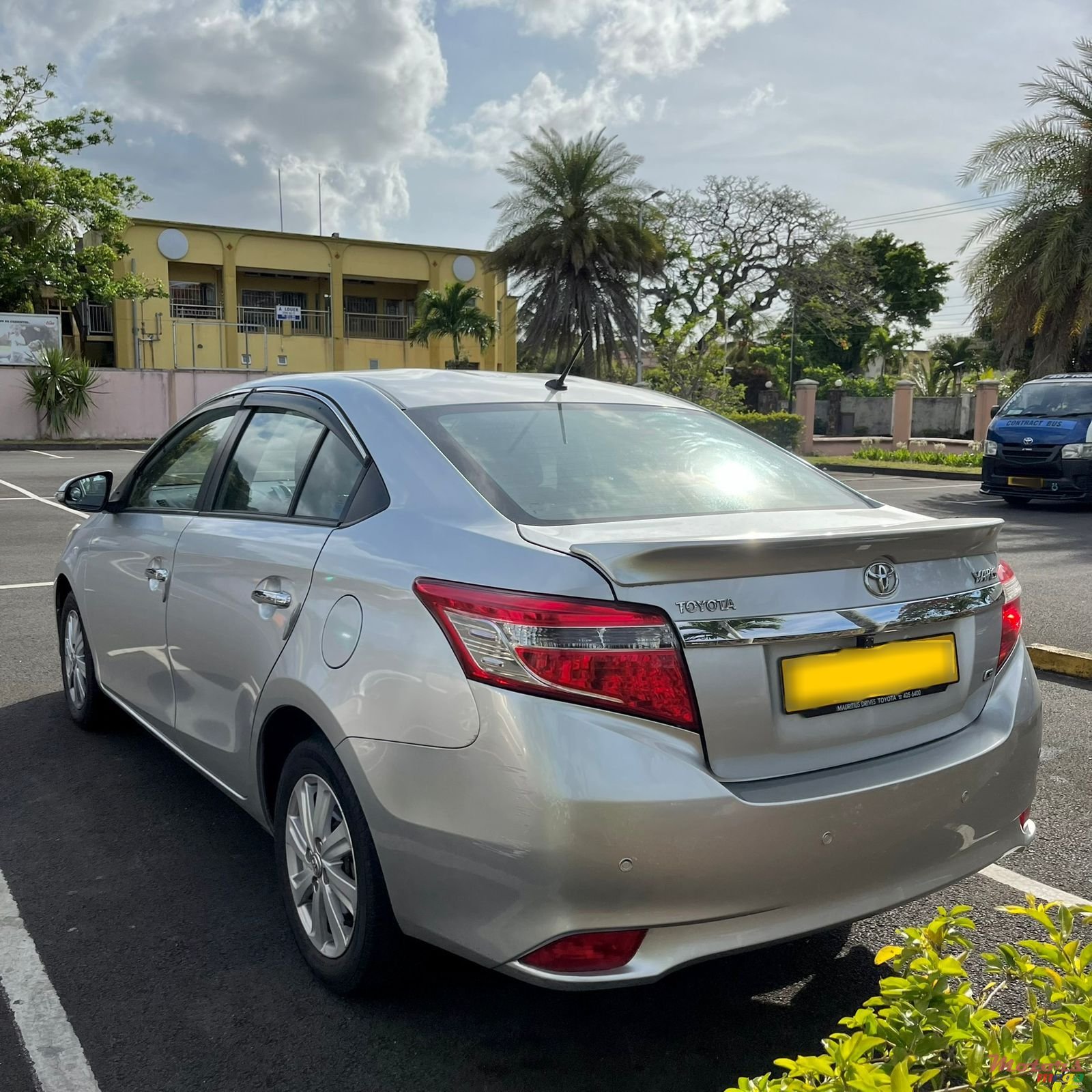 2013' Toyota Yaris G photo #3