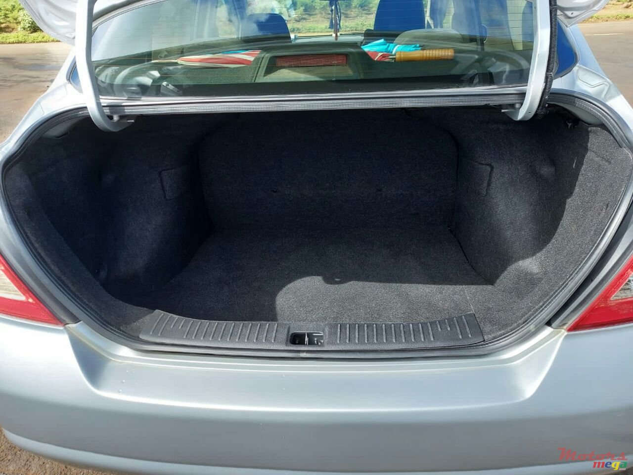 2010' Nissan Tiida photo #4