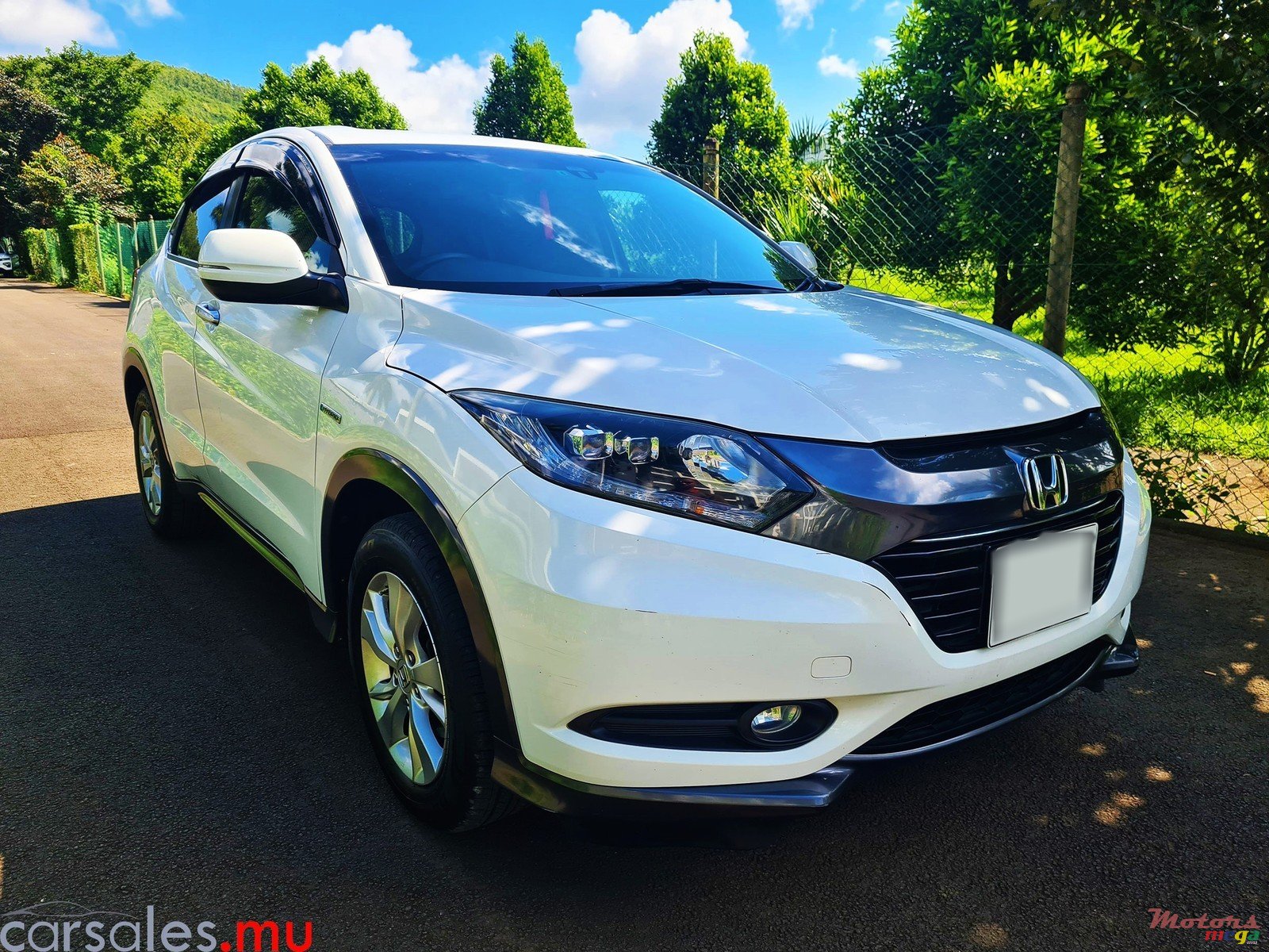 2014' Honda Vezel S 1.5 Hybrid photo #2