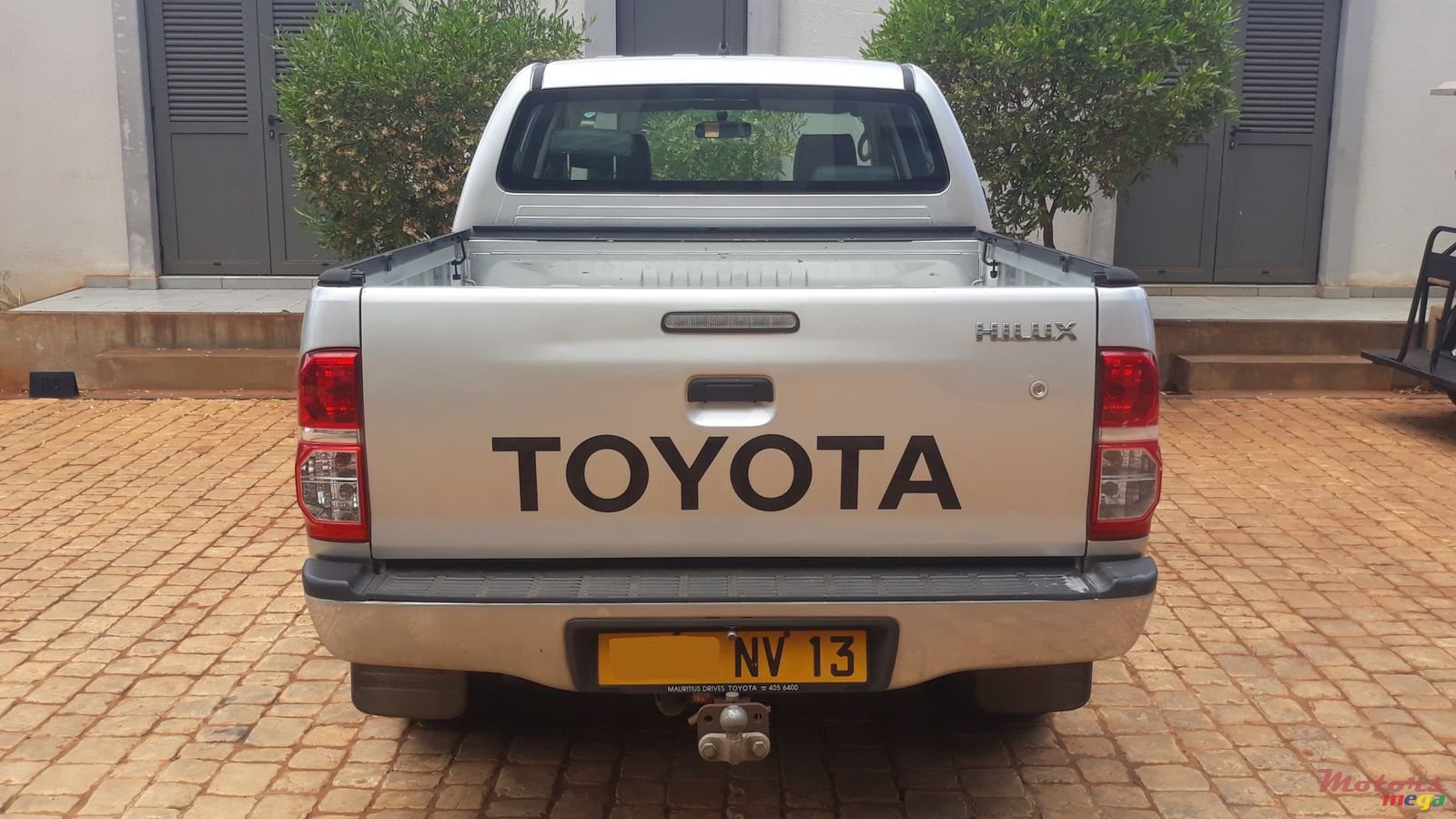2013' Toyota Hilux 4x4 photo #2