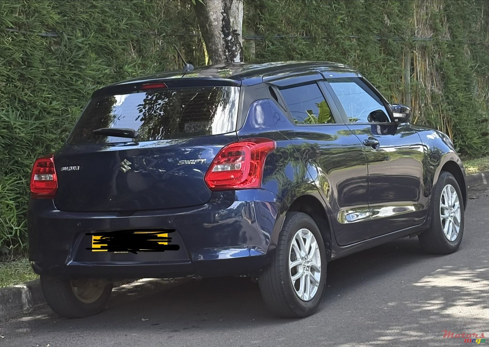 2020' Suzuki Swift GLX photo #2