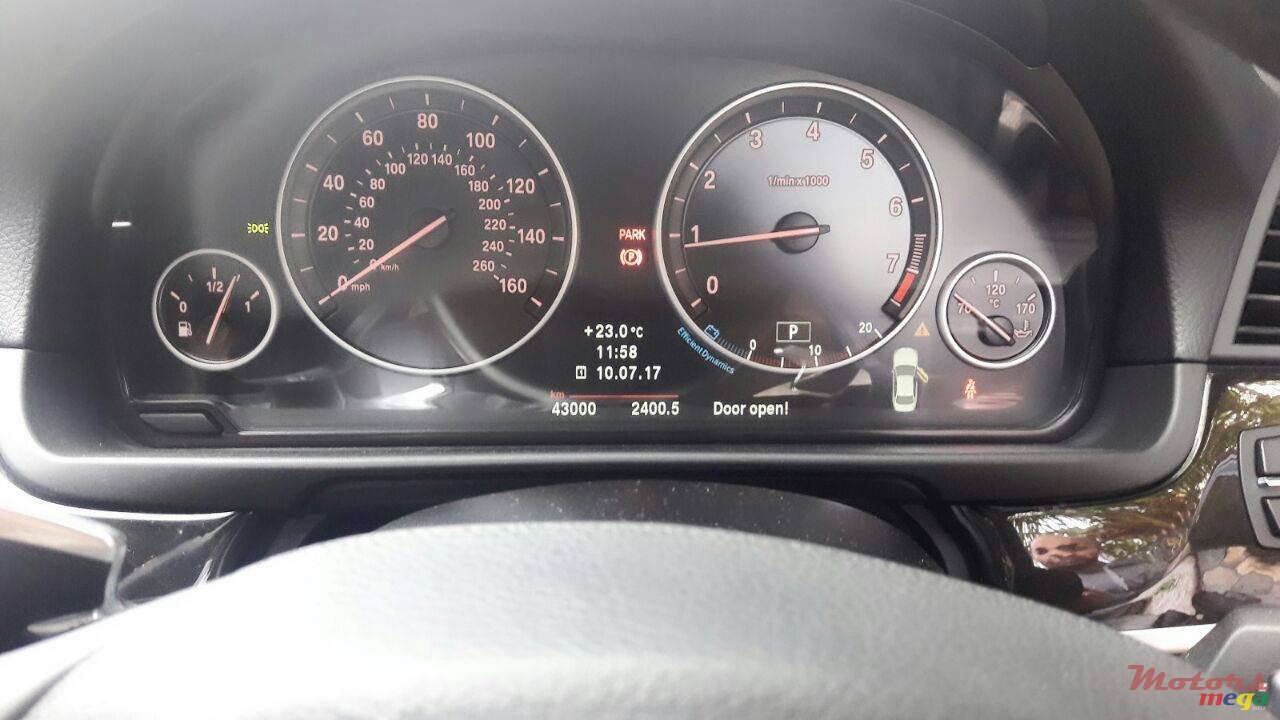 2012' BMW 520 photo #2