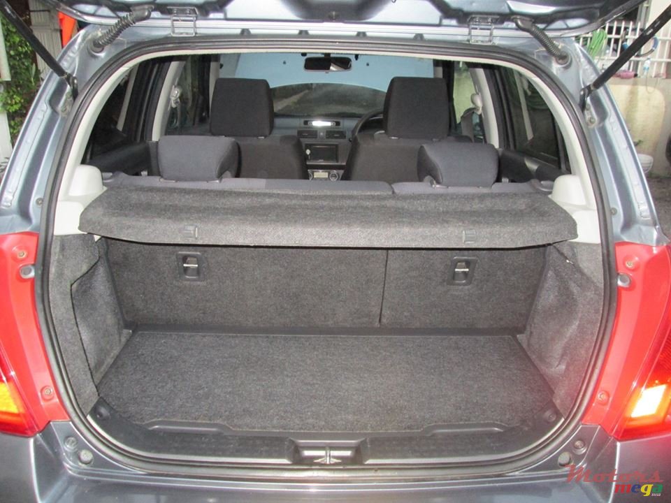 2009' Suzuki Swift photo #7