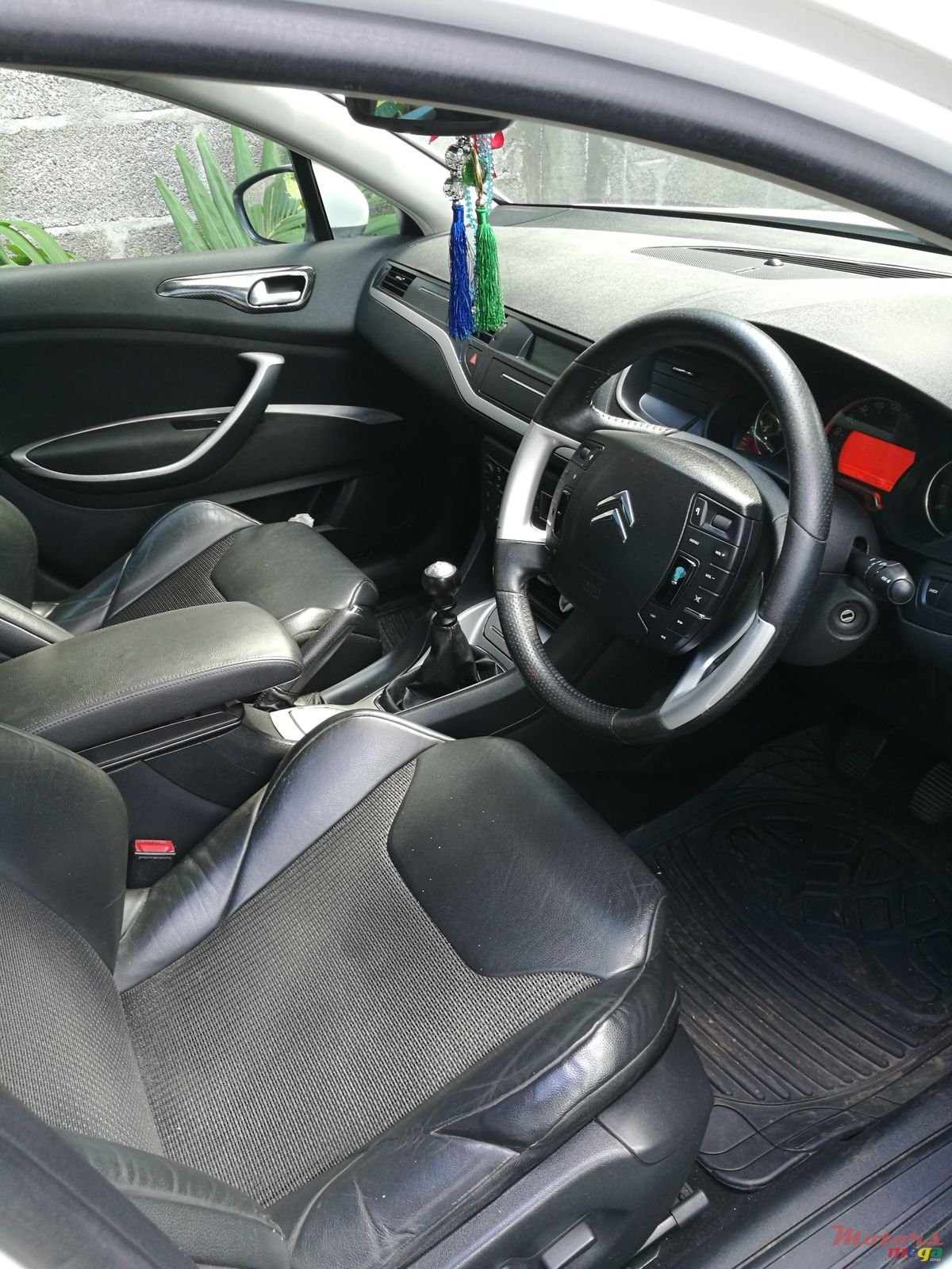 2010' Citroen C5 photo #5