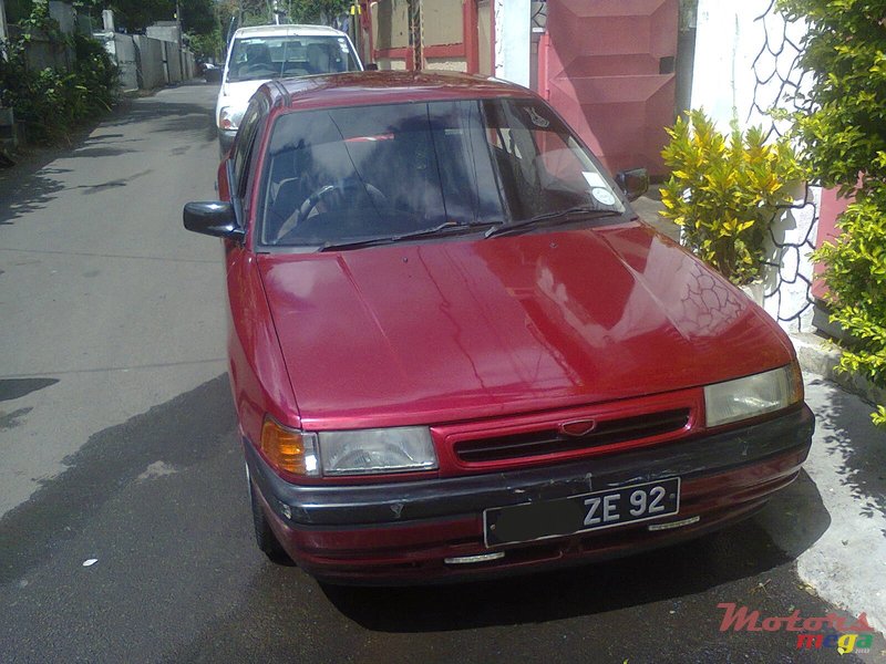 1992' Mazda 323 photo #1