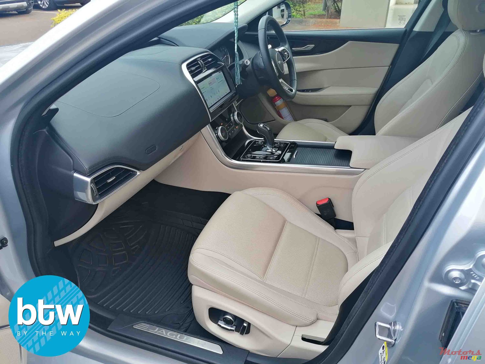 2020' Jaguar XF photo #4