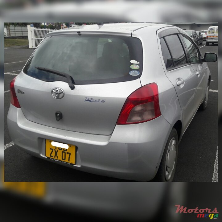 2007' Toyota Vitz photo #2