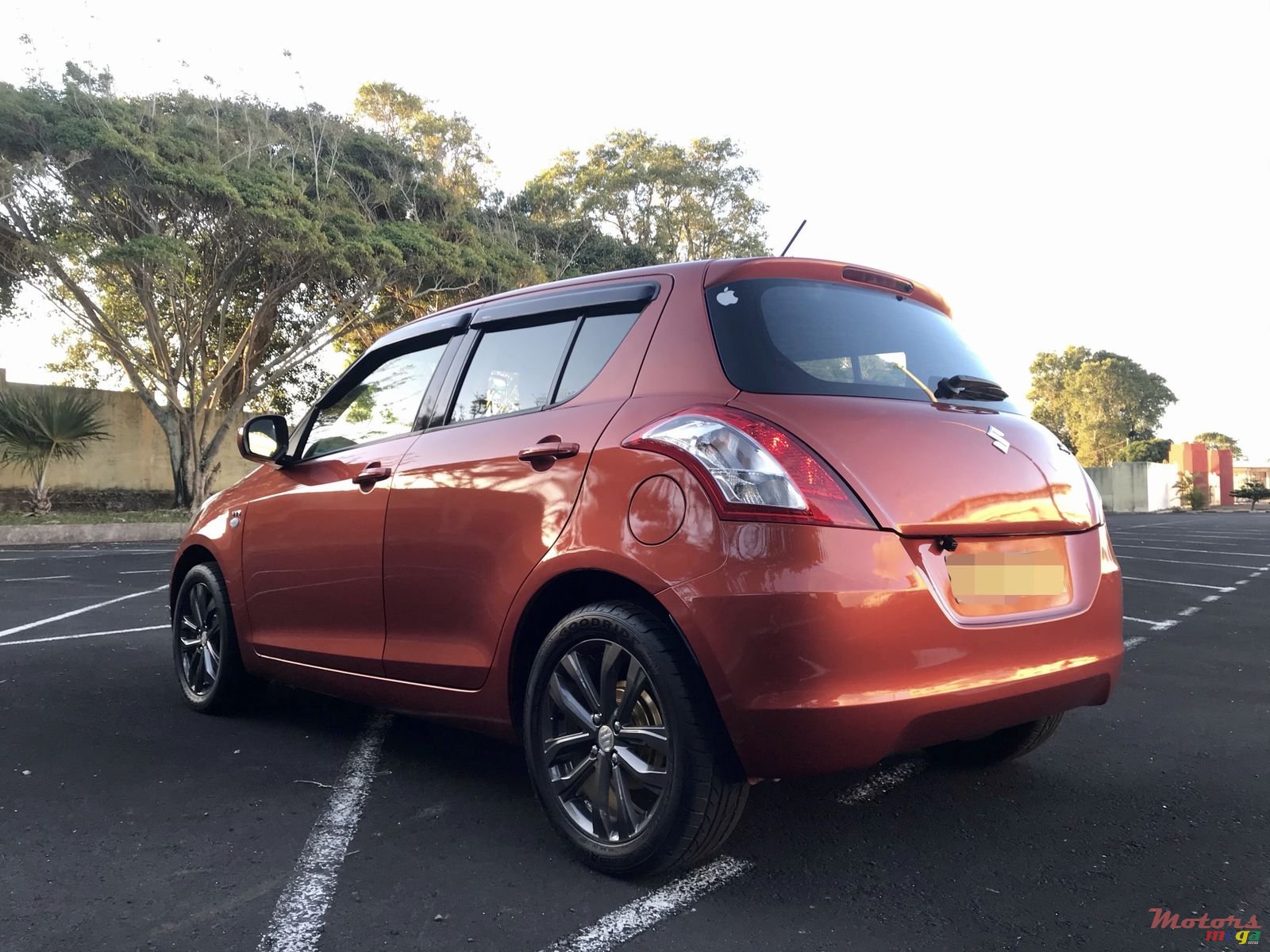 2015' Suzuki Swift photo #4