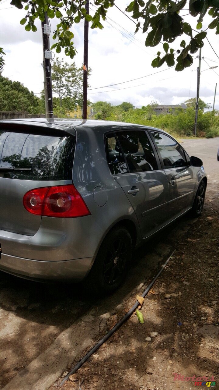 2005' Volkswagen Golf photo #3