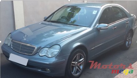 2004' Mercedes-Benz c220 photo #1