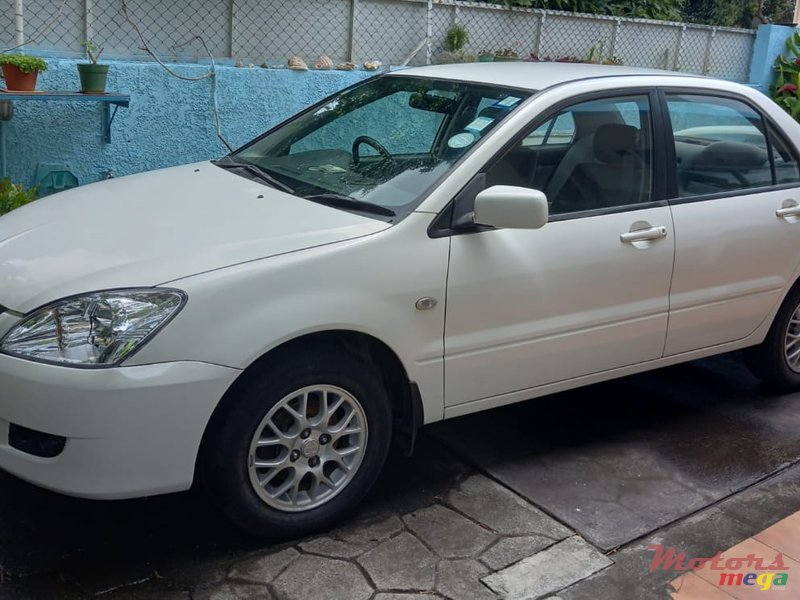 2005' Mitsubishi Lancer photo #1