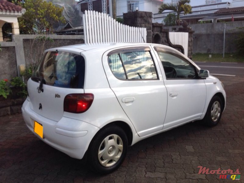 2002' Toyota Vitz photo #5