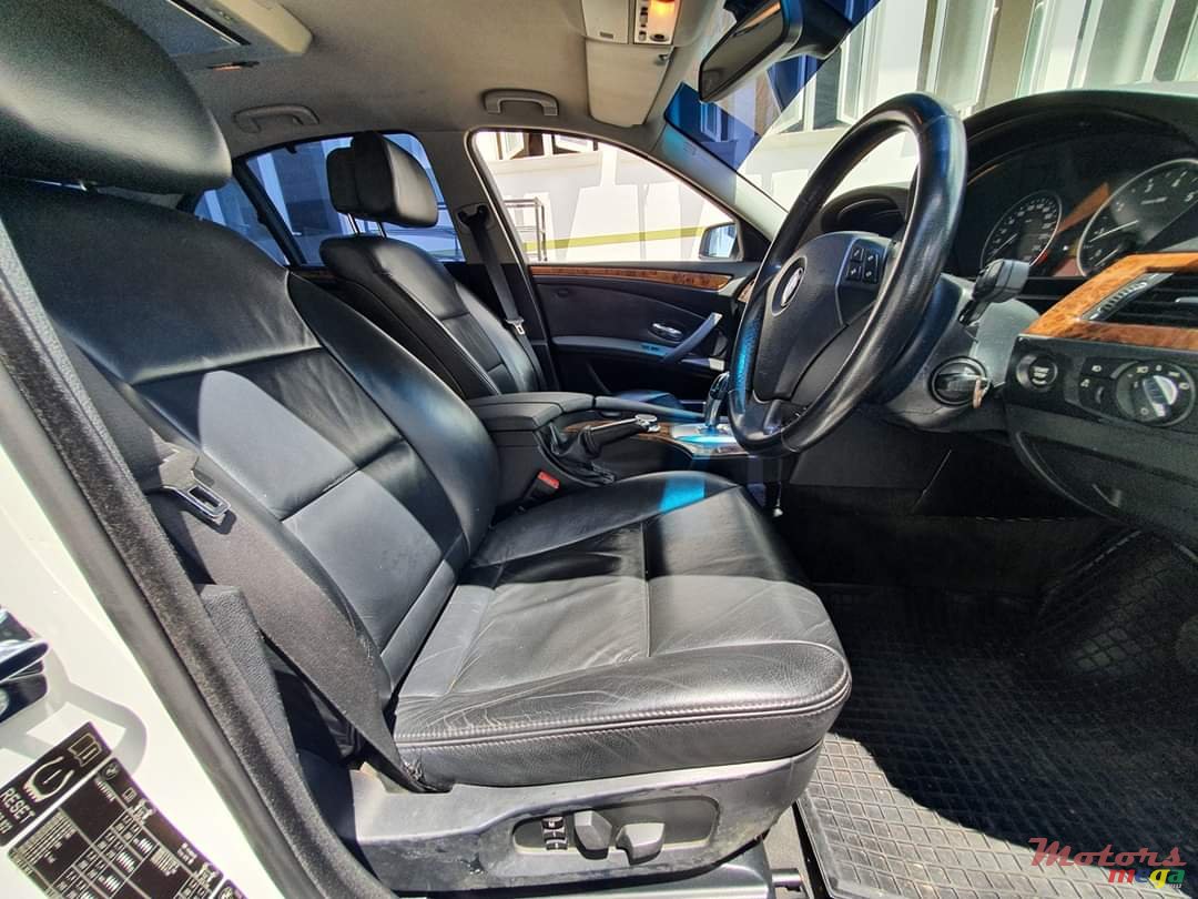 2008' BMW 523 photo #6