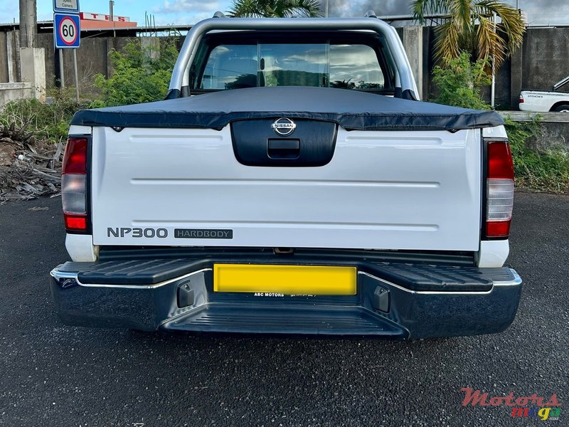 2019' Nissan Navara 2x4 photo #3