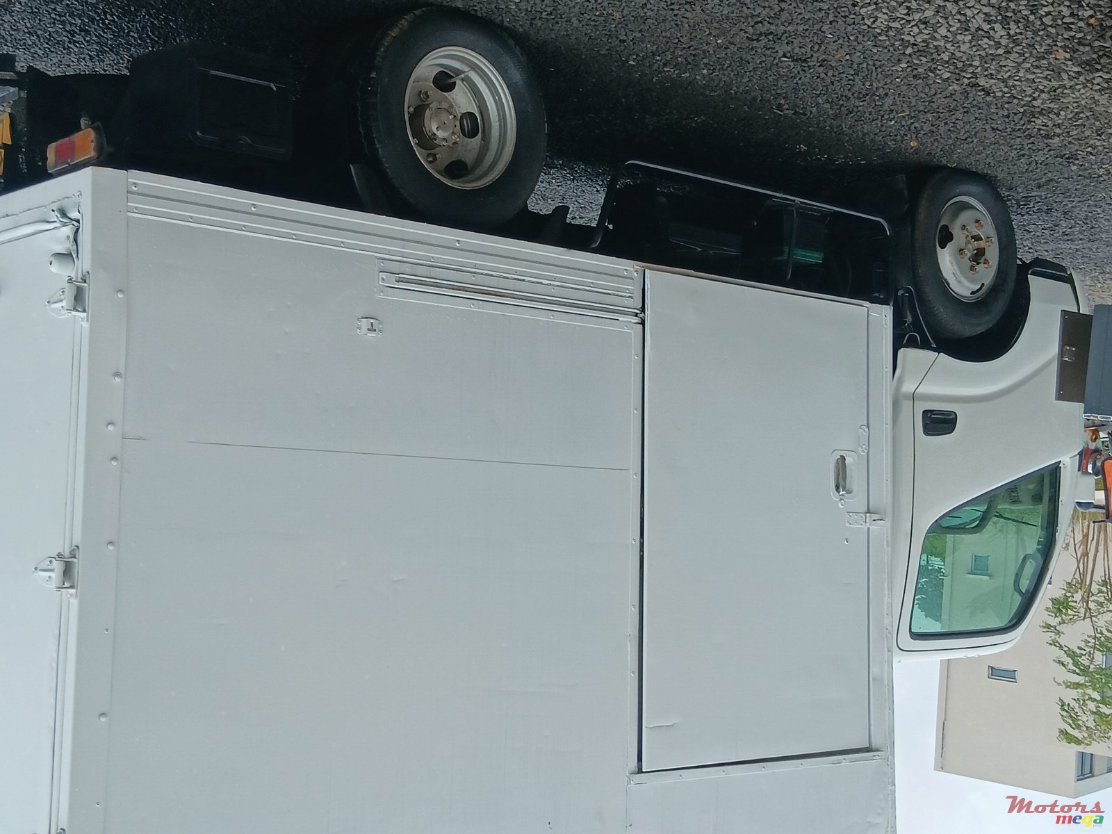 2004' Toyota photo #5