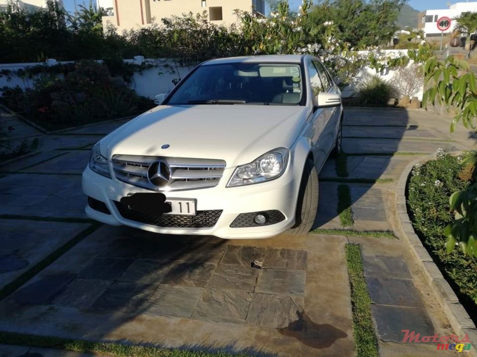 2011' Mercedes-Benz C-Class photo #1