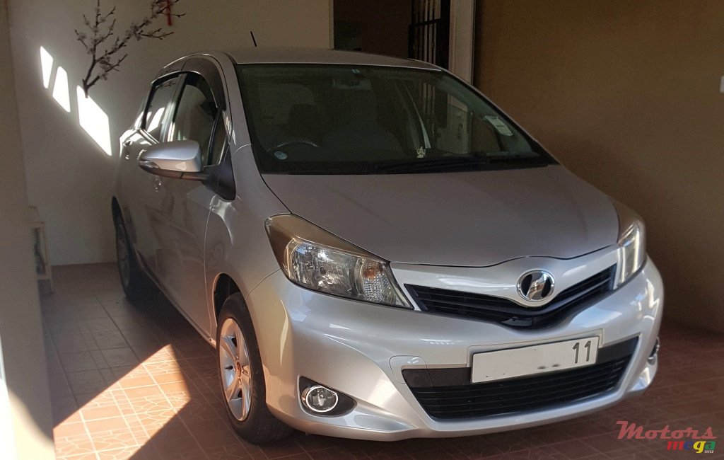 2011' Toyota Vitz photo #2