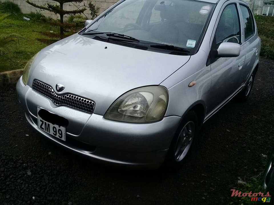 1999' Toyota Vitz photo #2