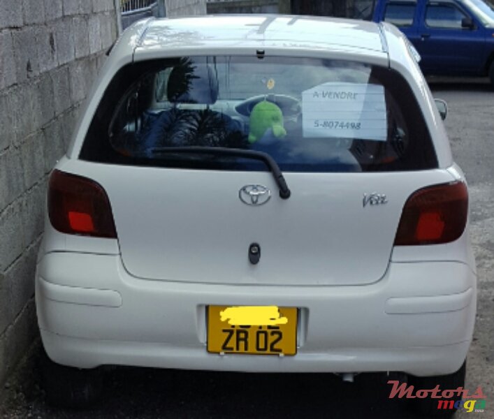 2002' Toyota Vitz photo #3