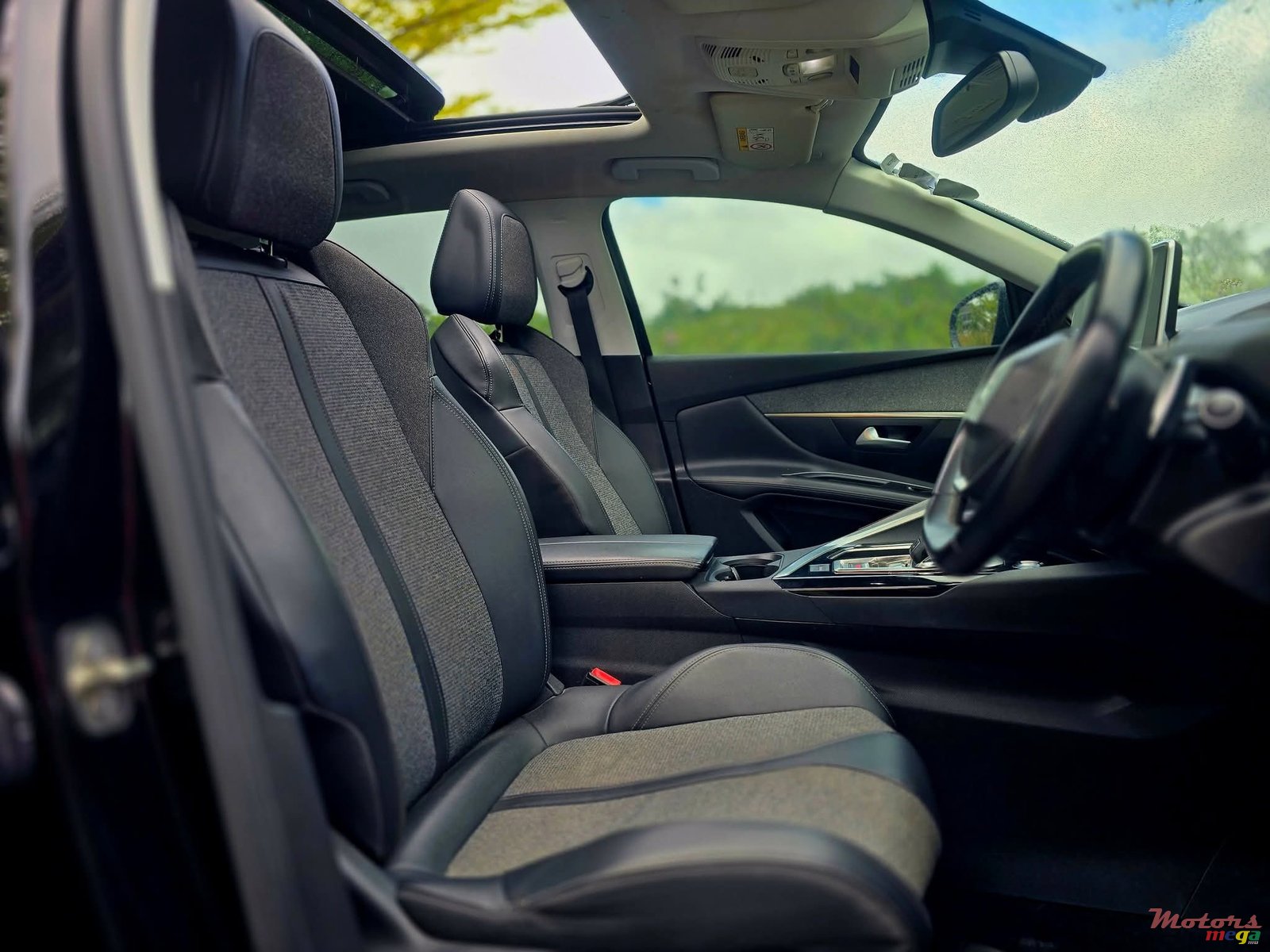 2020' Peugeot 3008 Allure photo #6