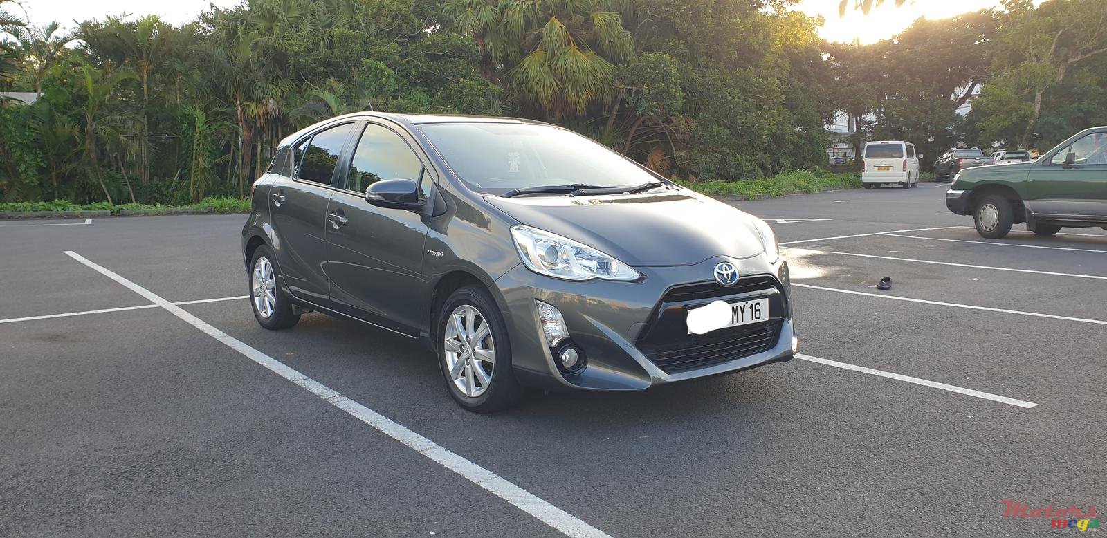 2016' Toyota Aqua photo #1