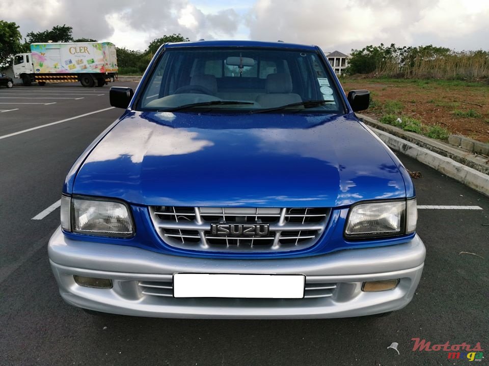 1999' Isuzu Double Cab 4x4 photo #1
