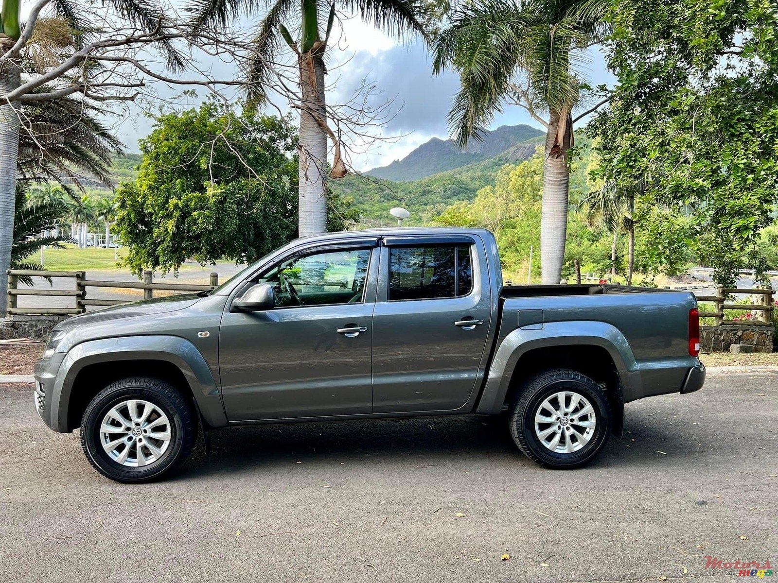 2018' Volkswagen Amarok photo #4