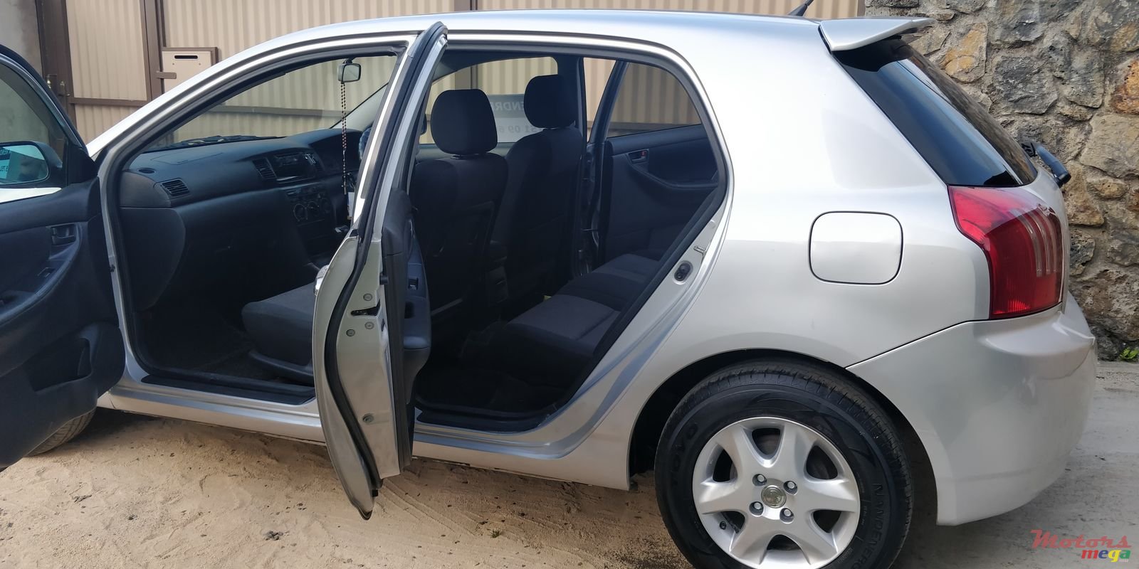 2003' Toyota RunX photo #4