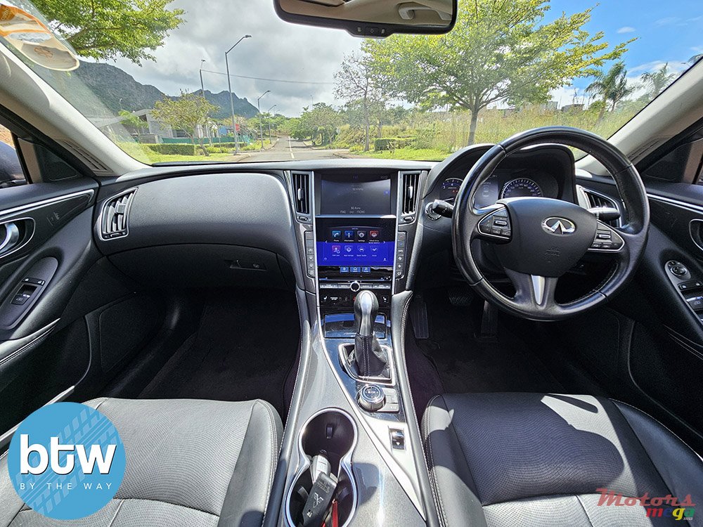2017' Infiniti Q50 photo #7