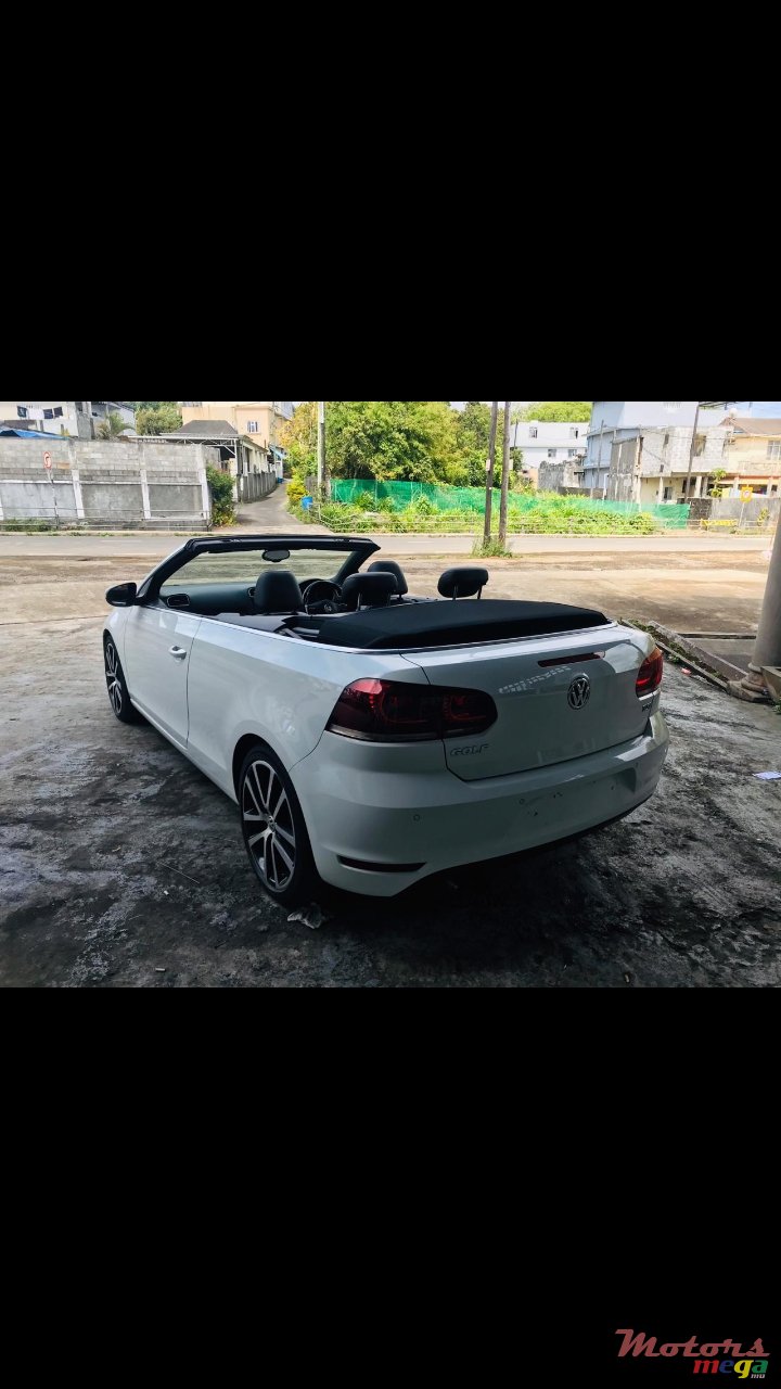 2013' Volkswagen Cabriolet photo #3