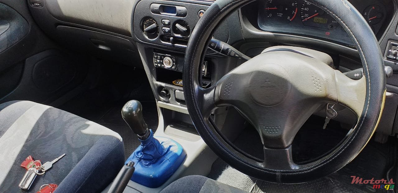 1999' Mitsubishi Lancer photo #6