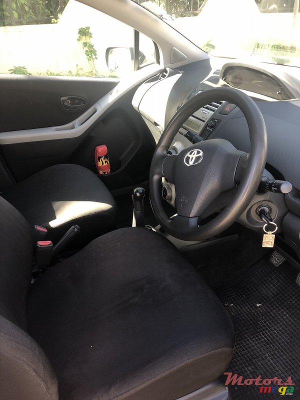 2008' Toyota Yaris photo #4