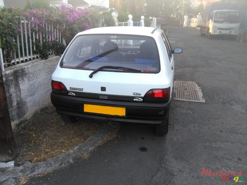 1996' Renault Clio photo #1