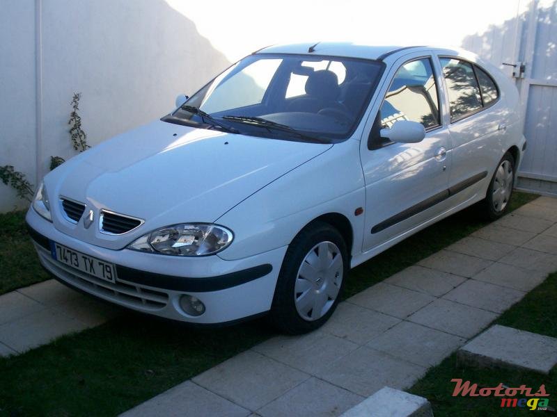 2001' Renault photo #1